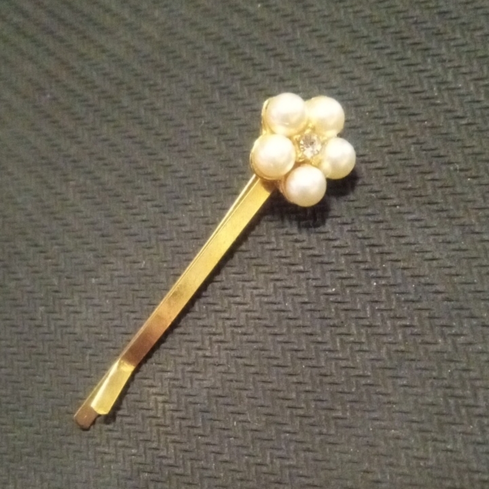 Elegant Pearl and Crystal Hair Clip Set - Picture 5 of 9